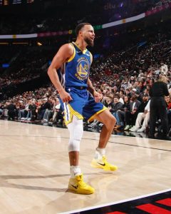 Read more about the article 再次致敬科比！庫里上腳 Nike Kobe 4 Protro CHBL，延續曼巴精神的感人故事