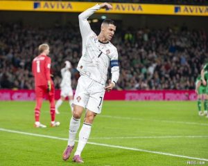 Read more about the article C羅重返伯納烏現場觀戰：見證皇馬逆轉馬競歷史德比，同時關注葡萄牙世界杯前景與未來策略