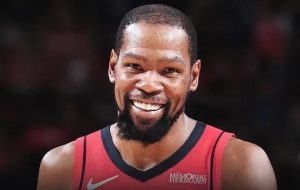 Read more about the article 火箭進攻全面蜕變：杜蘭特快出球盤活全隊，助攻連場破30+，多點火力與跑位戰術解析