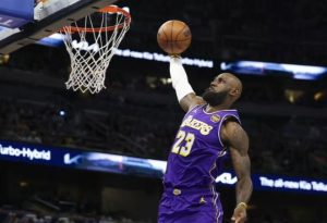 Read more about the article 四旬詹姆斯依舊巔峰火力：單季97次扣籃創8年新高，老將逆齡現象解析